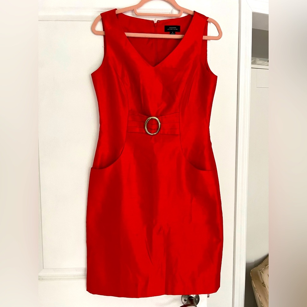 TAHARI Elegant Red Sleeveless Dress
